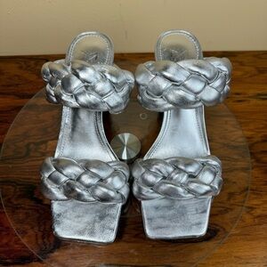 Marc Fisher LTD Hammy Sandal - silver - size 5.5